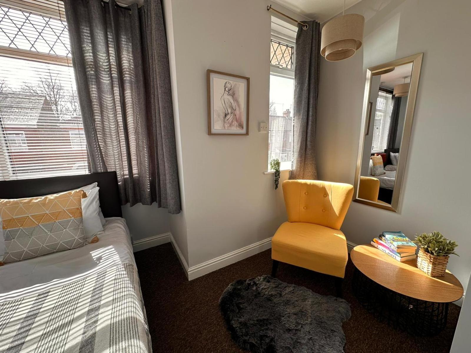 City Hideaway, Entire House Кингстън ъпон Хъл Екстериор снимка